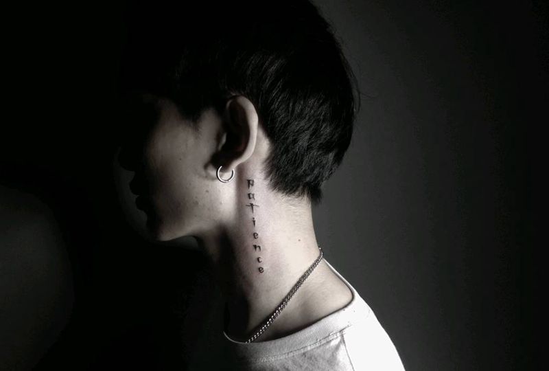 颈部英文纹身图片_颈部欧美字符成品纹身图案