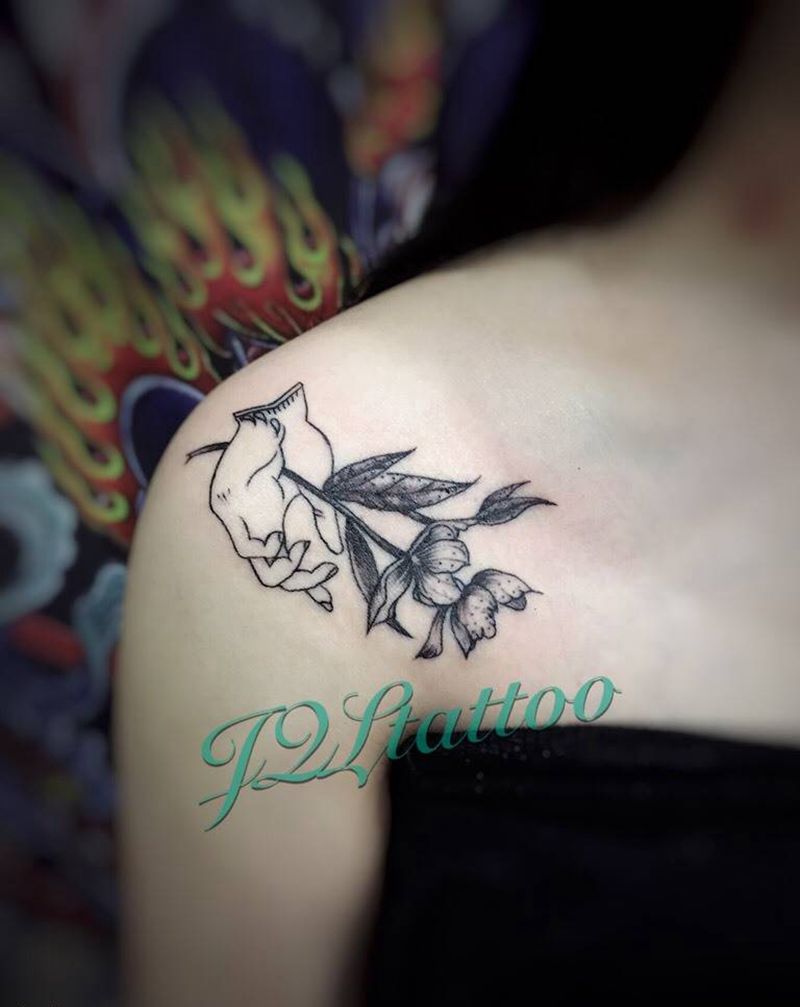 小图纹身图片_肩部清新植物纹身图案