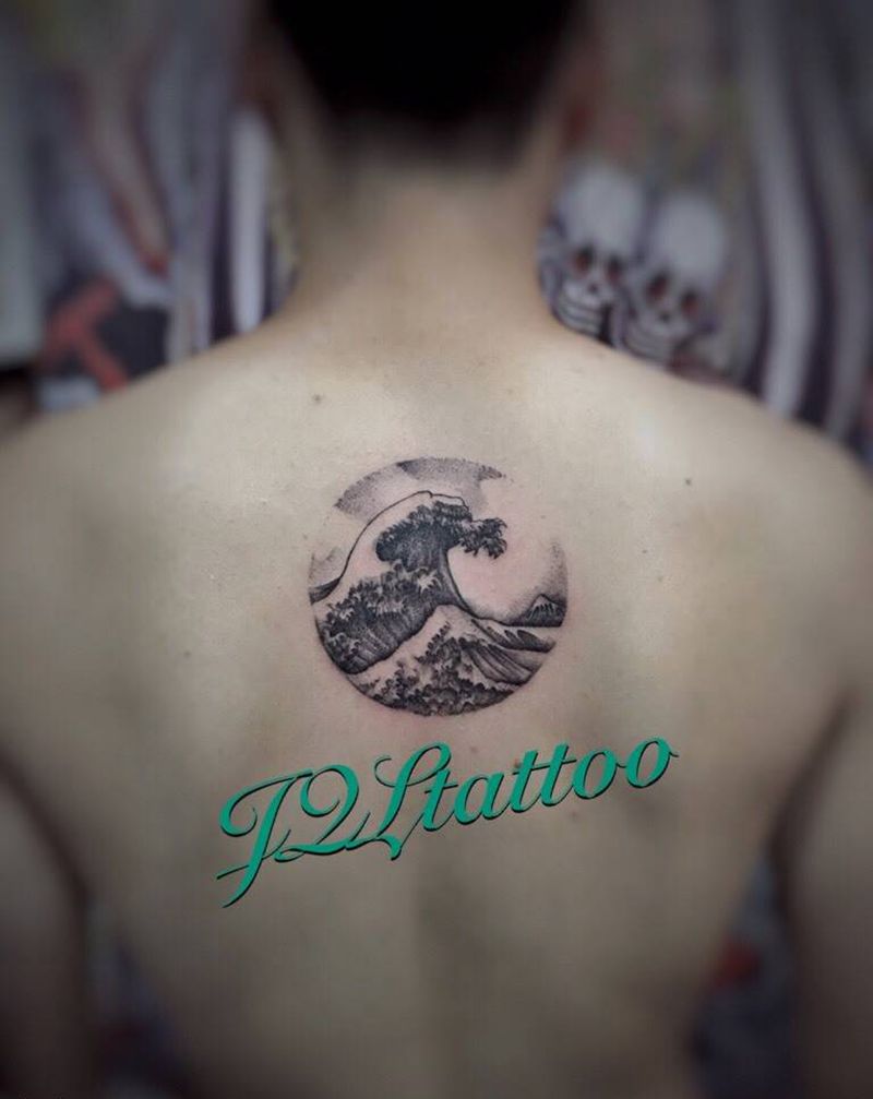 点刺纹身图片_成品背部清新几何字符纹身图案