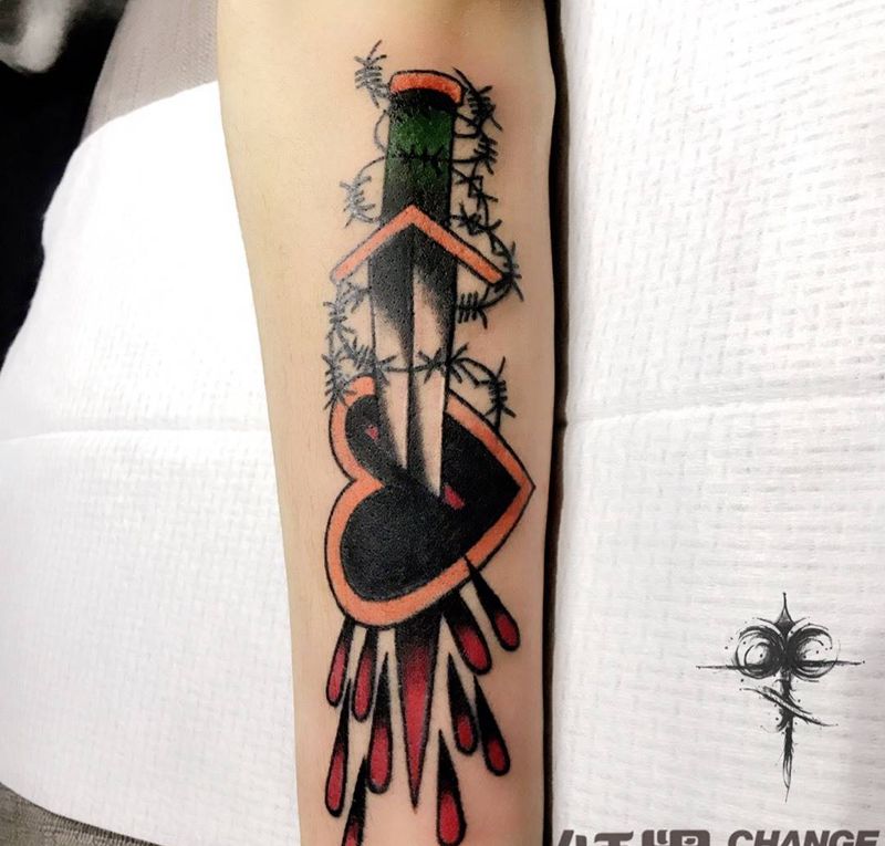 荆棘匕首纹身图片_手臂Old School纹身图案