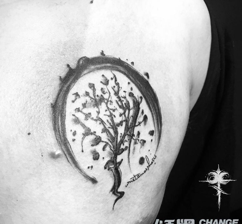 水墨满天星纹身图片_胸部水墨纹身图案