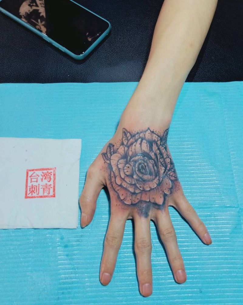 手背花纹身图片_手部纹身图案