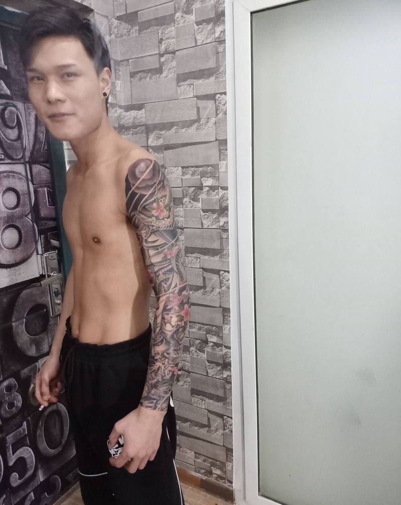 花臂完成纹身图片_手臂新传统纹身图案