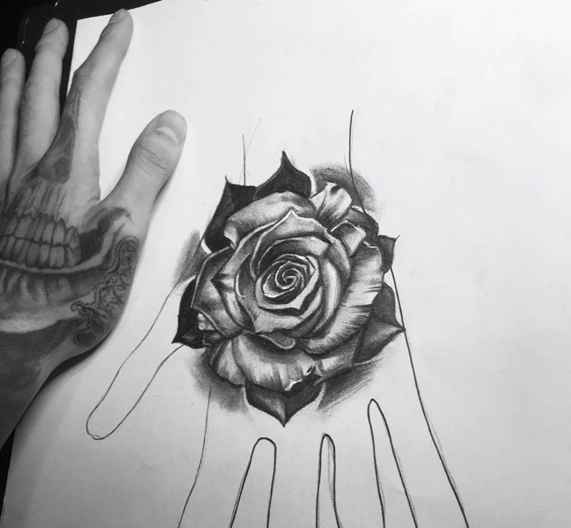 稿纹身图片_手部欧美写实纹身图案