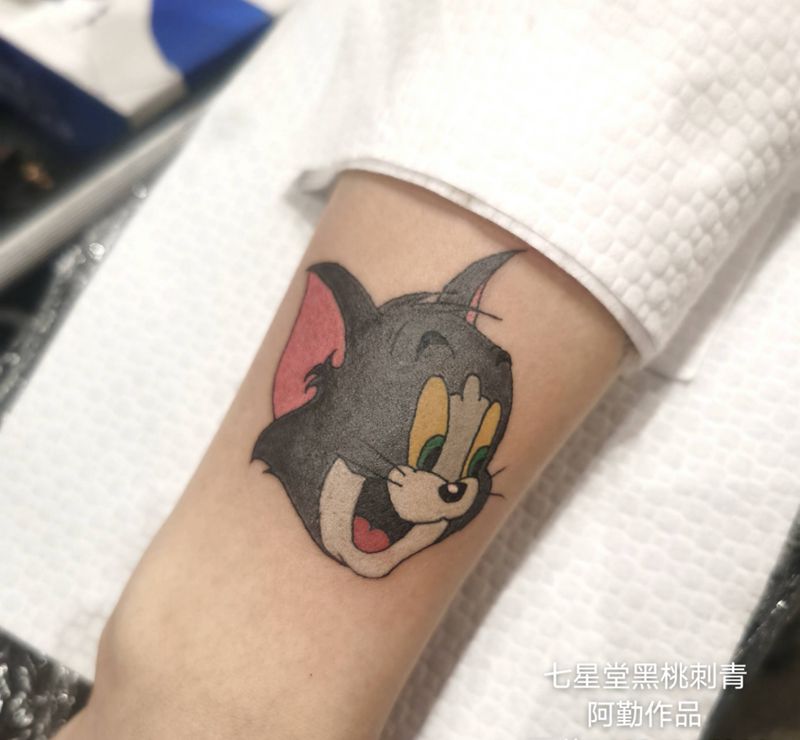 汤姆猫纹身图片_手臂手部欧美写实水彩纹身图案