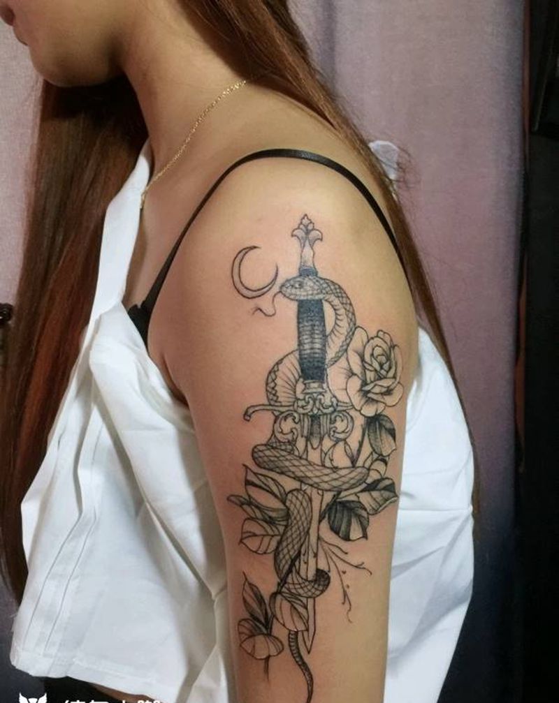 剑鱼蛇纹身图片_手臂纹身图案