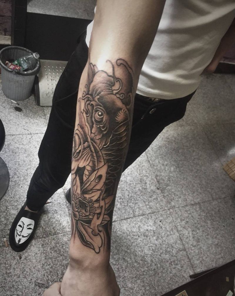 小臂鲤鱼纹身图片