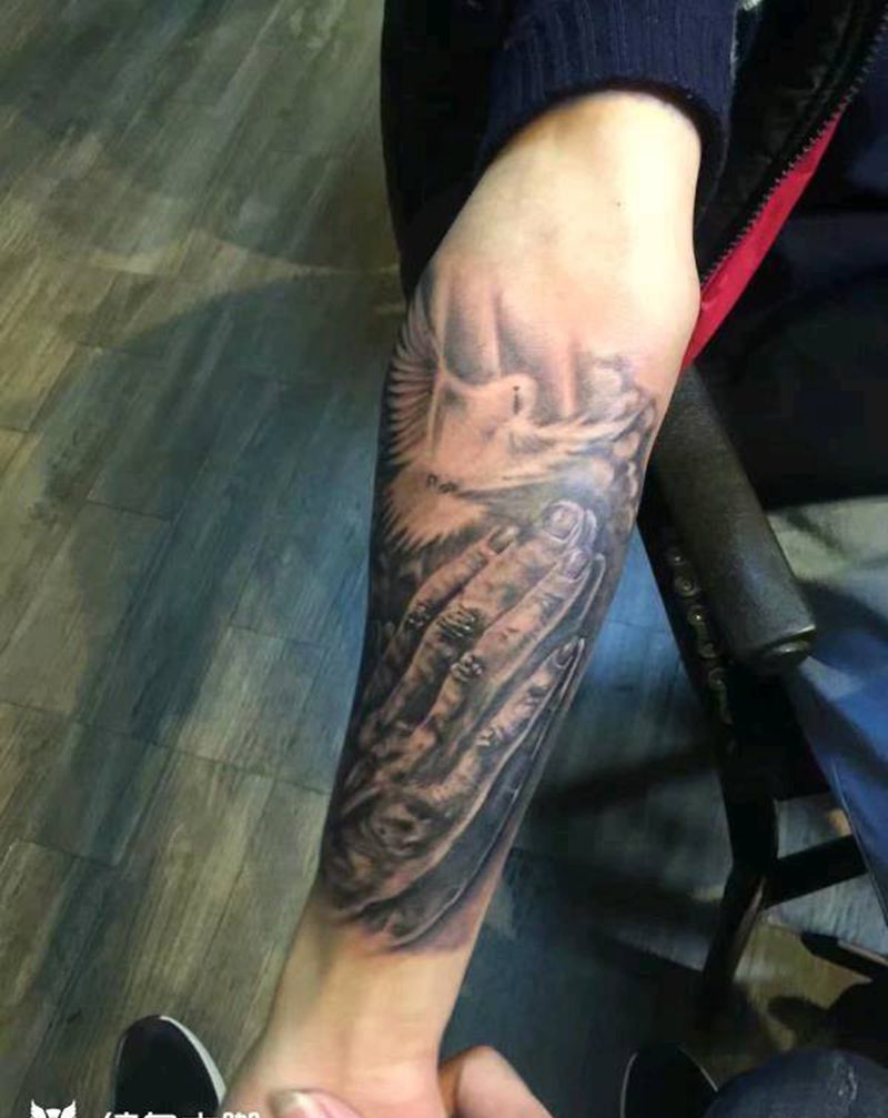 和平之手纹身图片