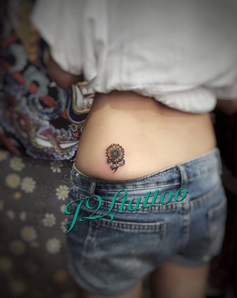 小清新纹身图片_成品臀部清新植物原创纹身图案