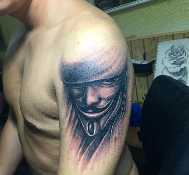 V字仇杀面具纹身图片