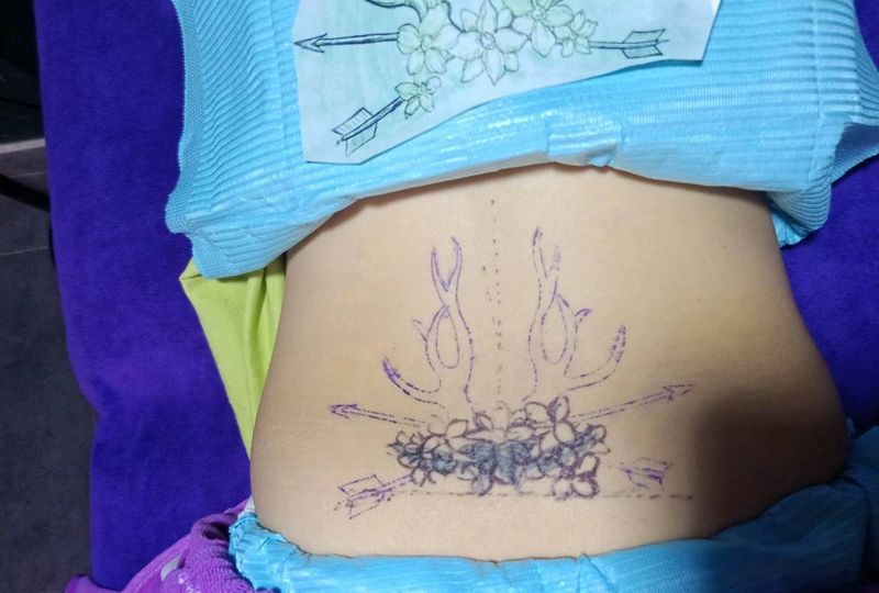 遮盖纹身图片_腰部纹身图案