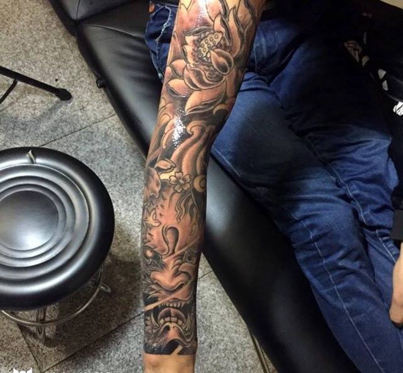 般若莲花水浪传统纹身图片