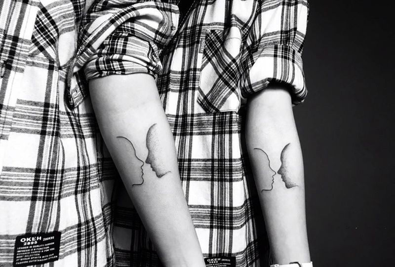 吻纹身图片_点刺纹身图案