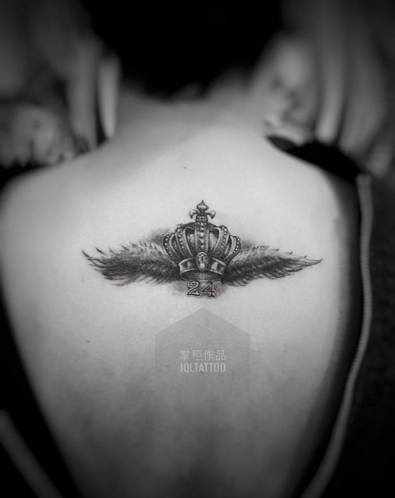 小图纹身图片_成品背部清新写实几何纹身图案