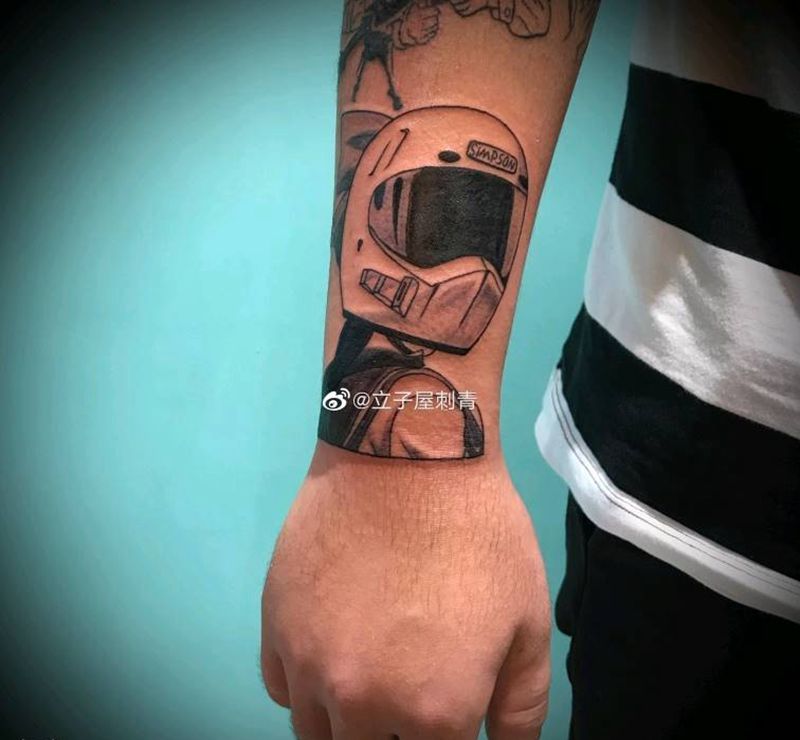 机车女孩儿纹身图片_手臂纹身图案