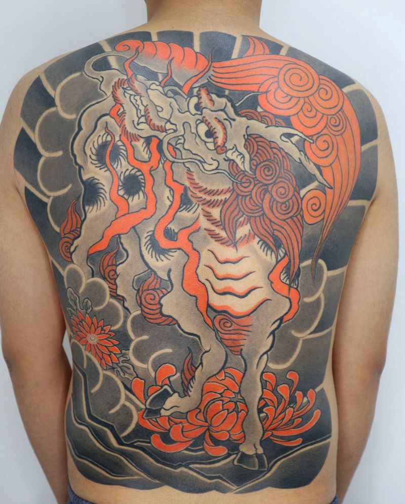 老传统麒麟纹身图片_背部老传统纹身图案