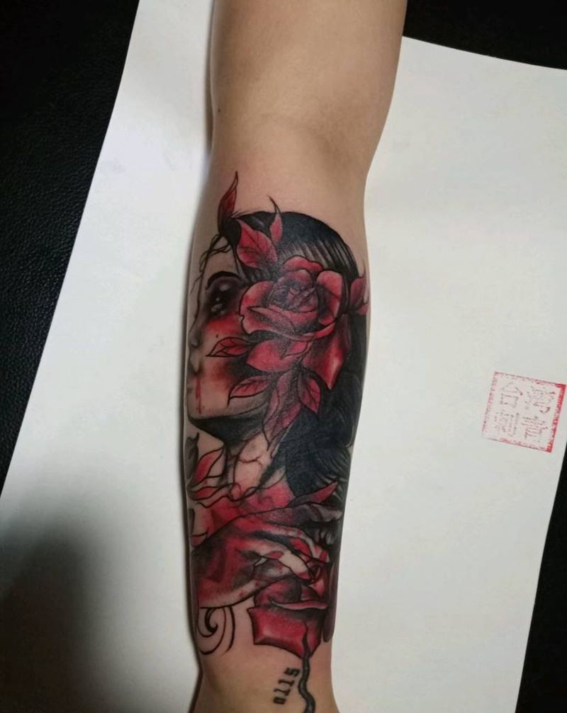 欧美女郎 遮盖纹身图片_手臂纹身图案