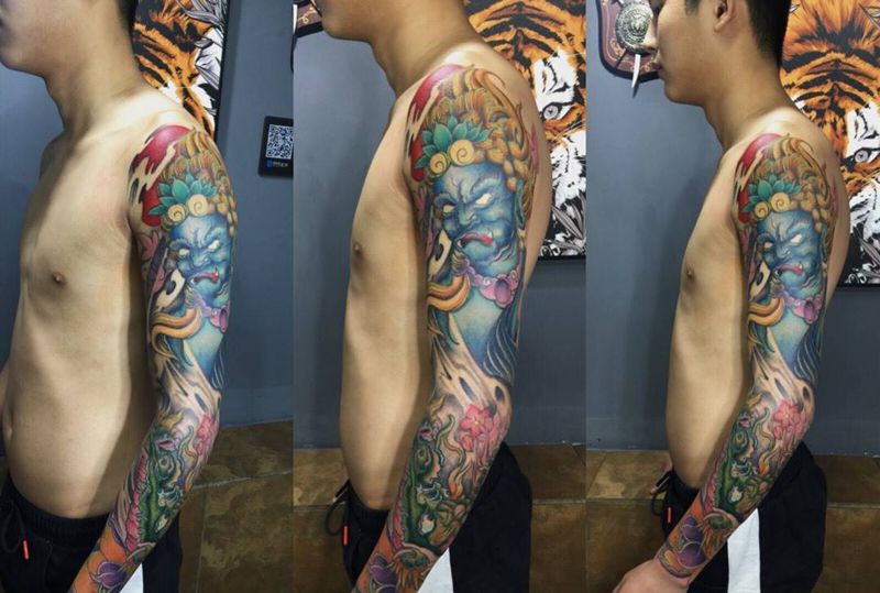 彩色花臂纹身图片