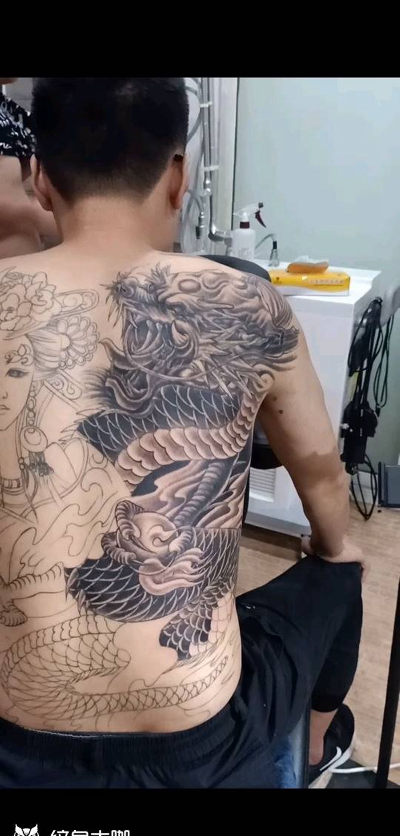 未完纹身图片_背部纹身图案