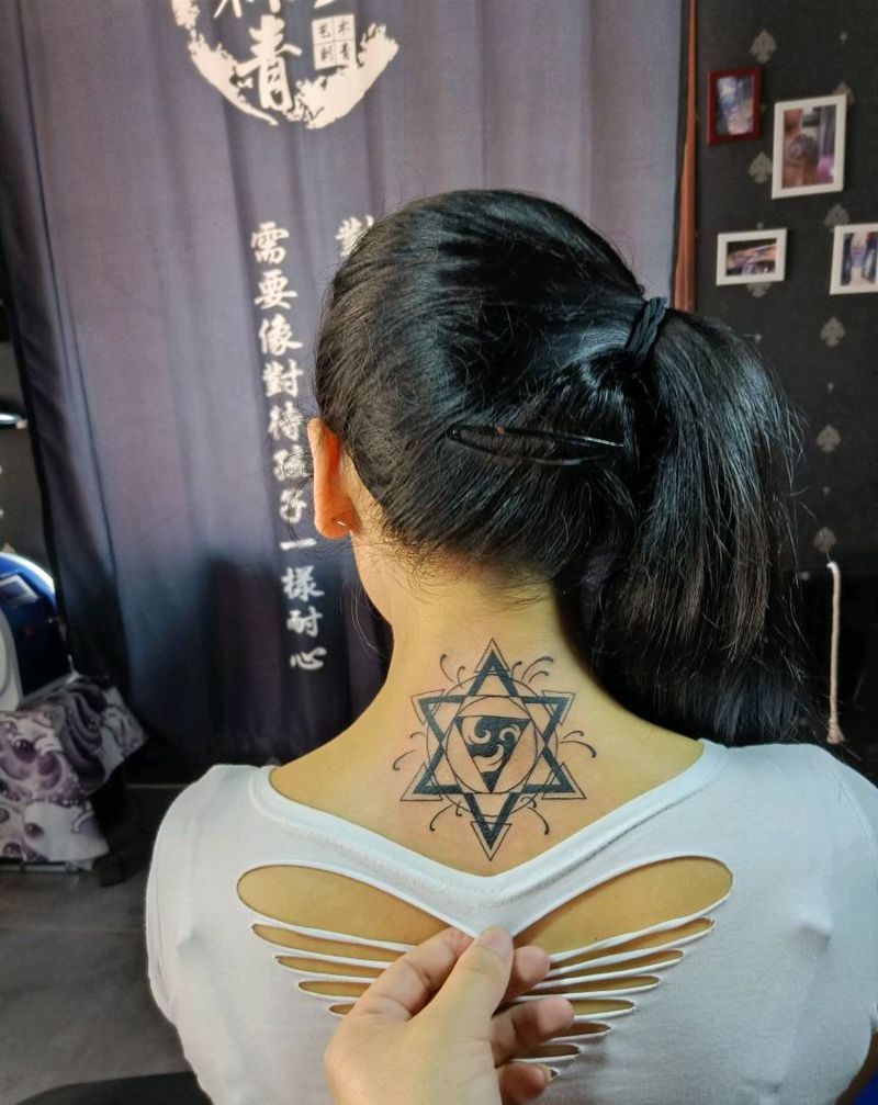 六芒星纹身图片_背部纹身图案