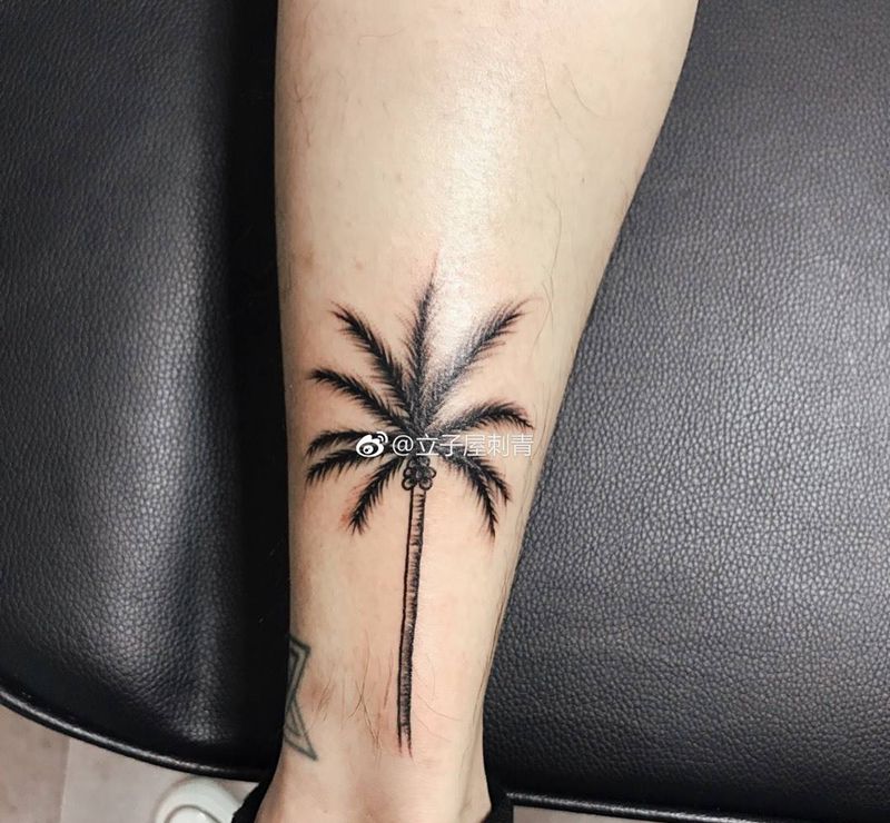 椰树纹身图片_腿部纹身图案