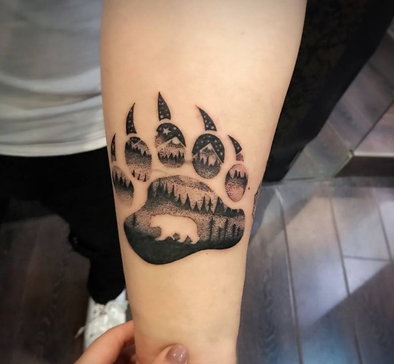 星空下的熊掌纹身图片_成品手臂欧美清新动物植物静物图腾纹身图案