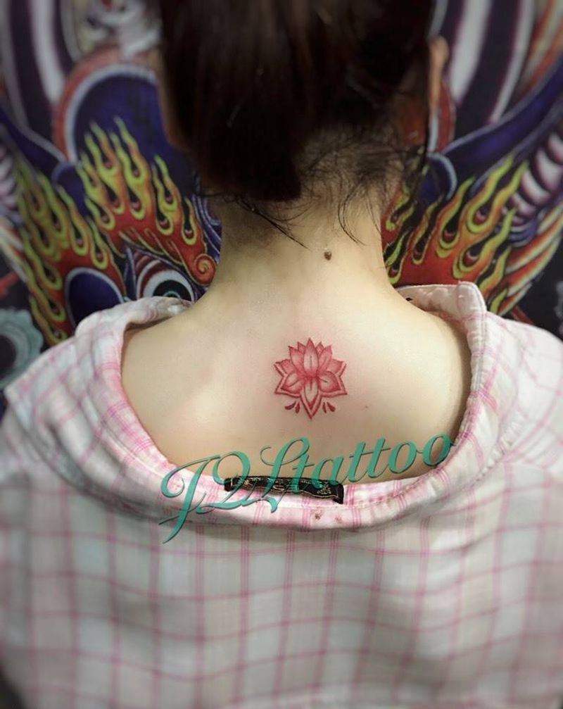 小清新纹身图片_胸部成品清新手部人物图腾贴纸纹身图案