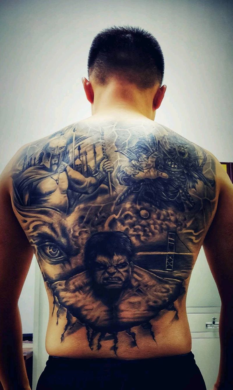 客返照纹身图片_背部纹身图案