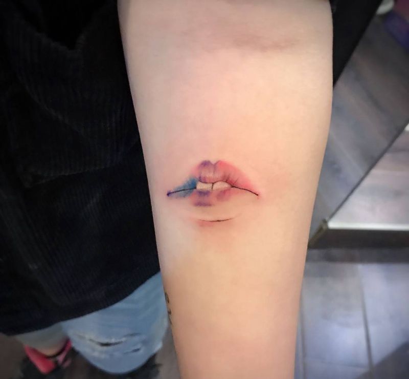 水彩嘴唇纹身图片_成品手臂手部欧美清新写实人物静物纹身图案