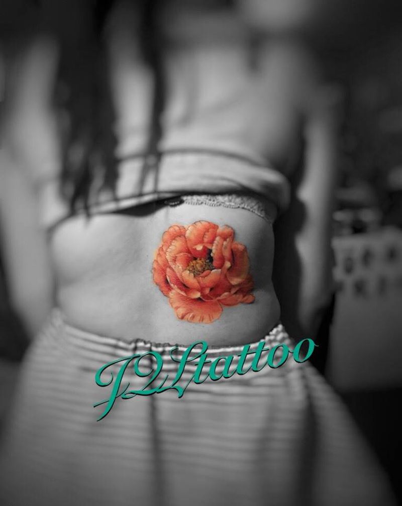 花花纹身图片_背部写实植物纹身图案