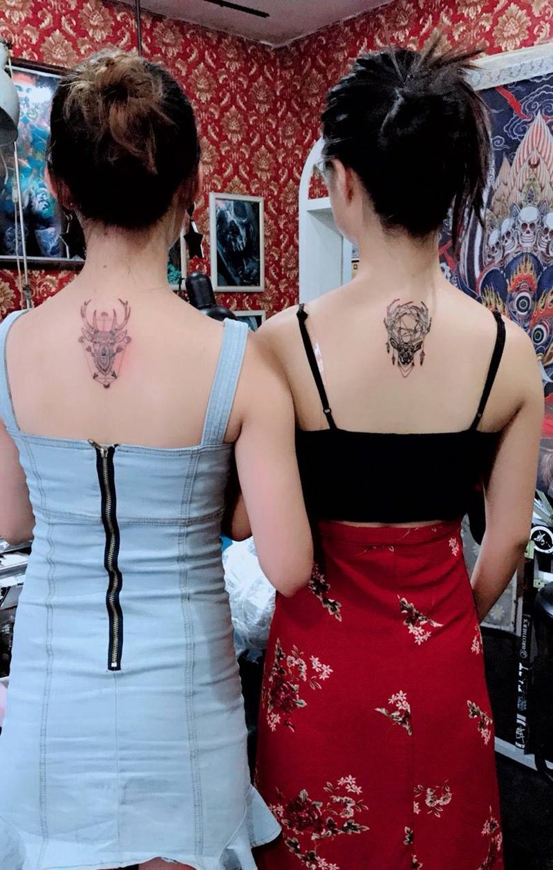 完成纹身图片_成品颈部背部清新动物可爱纹身图案