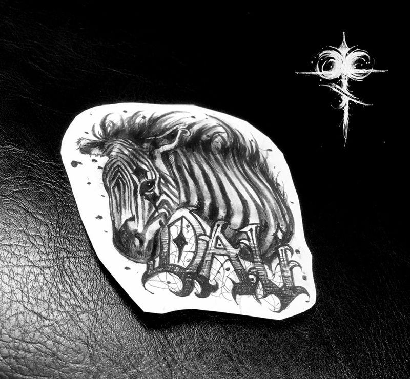 来自大理的斑马纹身图片_花体字欧美写实纹身图案