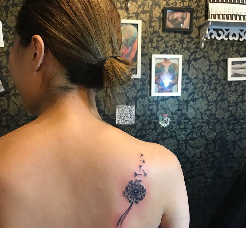蒲公英纹身图片_成品背部清新植物纹身图案