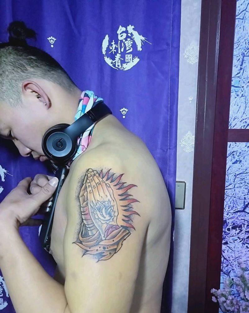 祈祷之手纹身图片