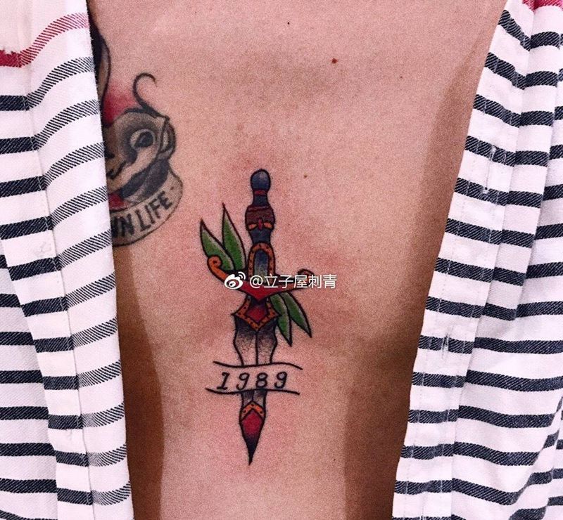 Old school纹身图片_胸部Old School纹身图案