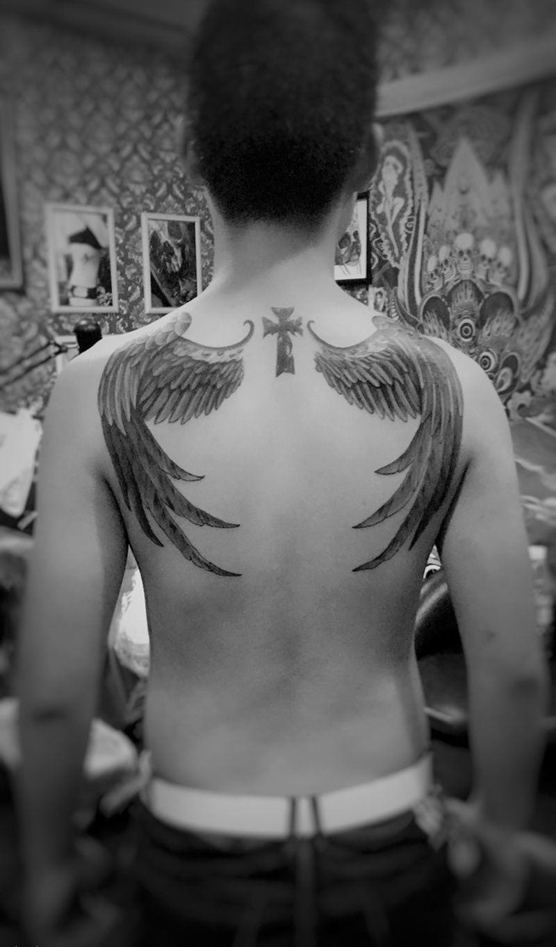 翅膀纹身图片_成品肩部背部欧美写实动物图腾纹身图案