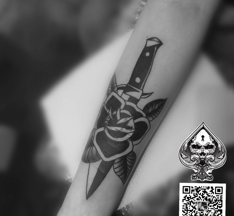 old schoo玫瑰匕首l纹身图片_手臂手部Old School纹身图案