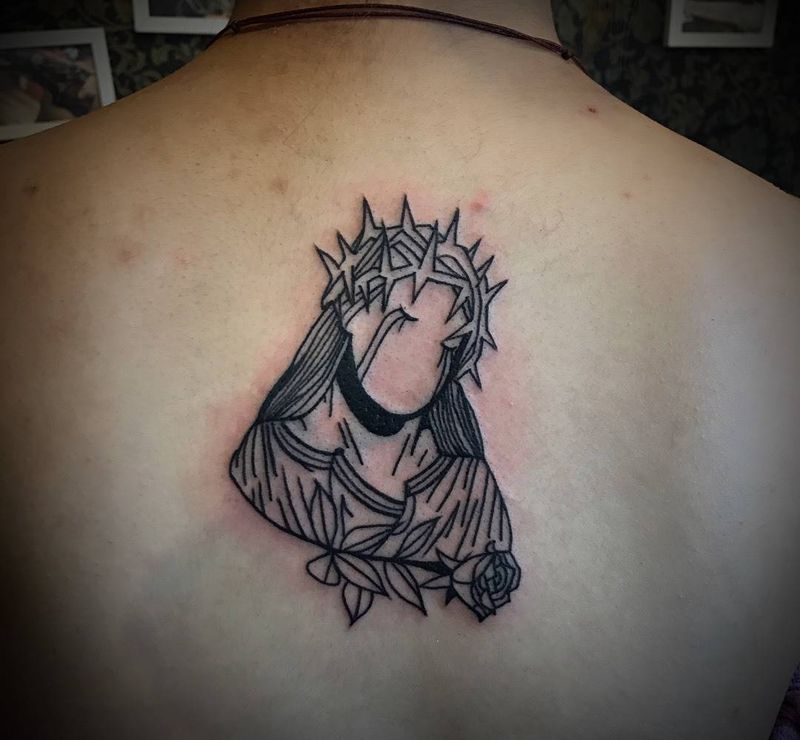 线条女人纹身图片_成品背部清新欧美人物纹身图案