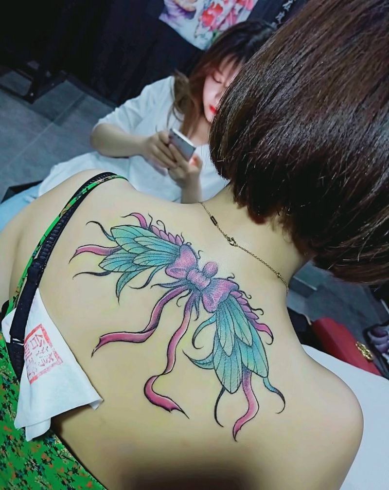 蝶翼纹身图片_背部纹身图案