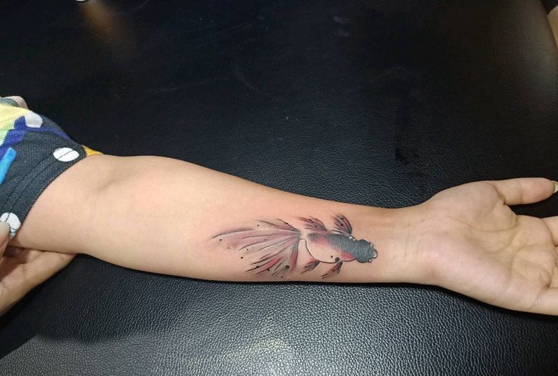 金鱼纹身图片_手臂纹身图案