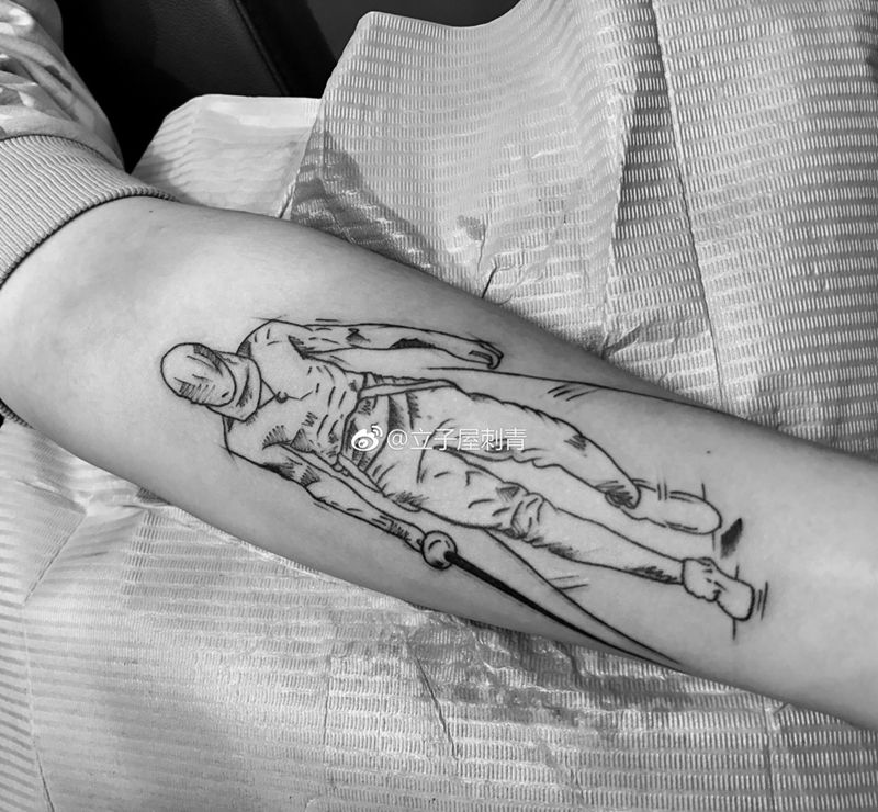 擊劍手纹身图片_手臂纹身图案