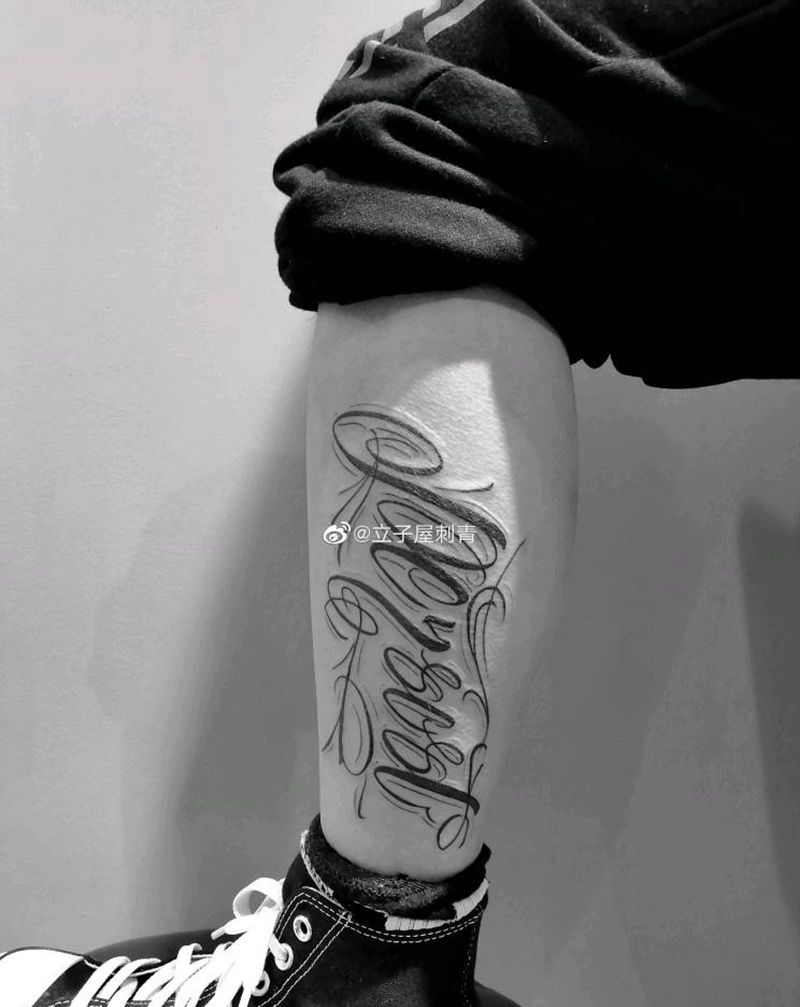 花体字纹身图片_腿部花体字纹身图案