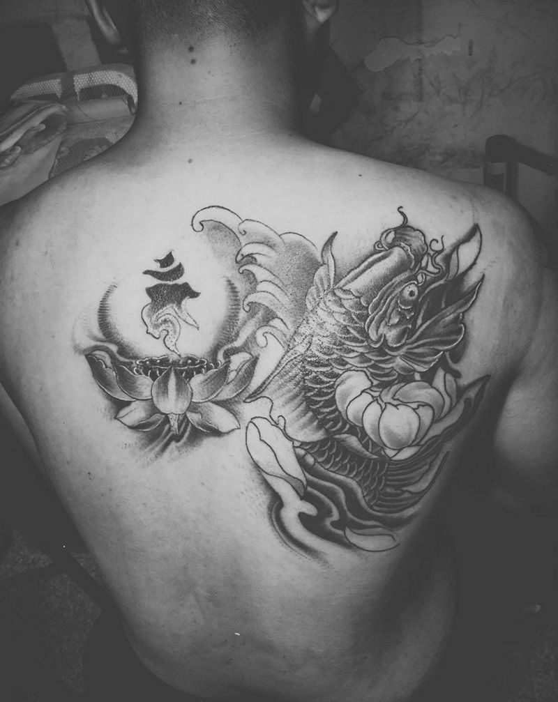 鲤鱼莲花未完成纹身图片