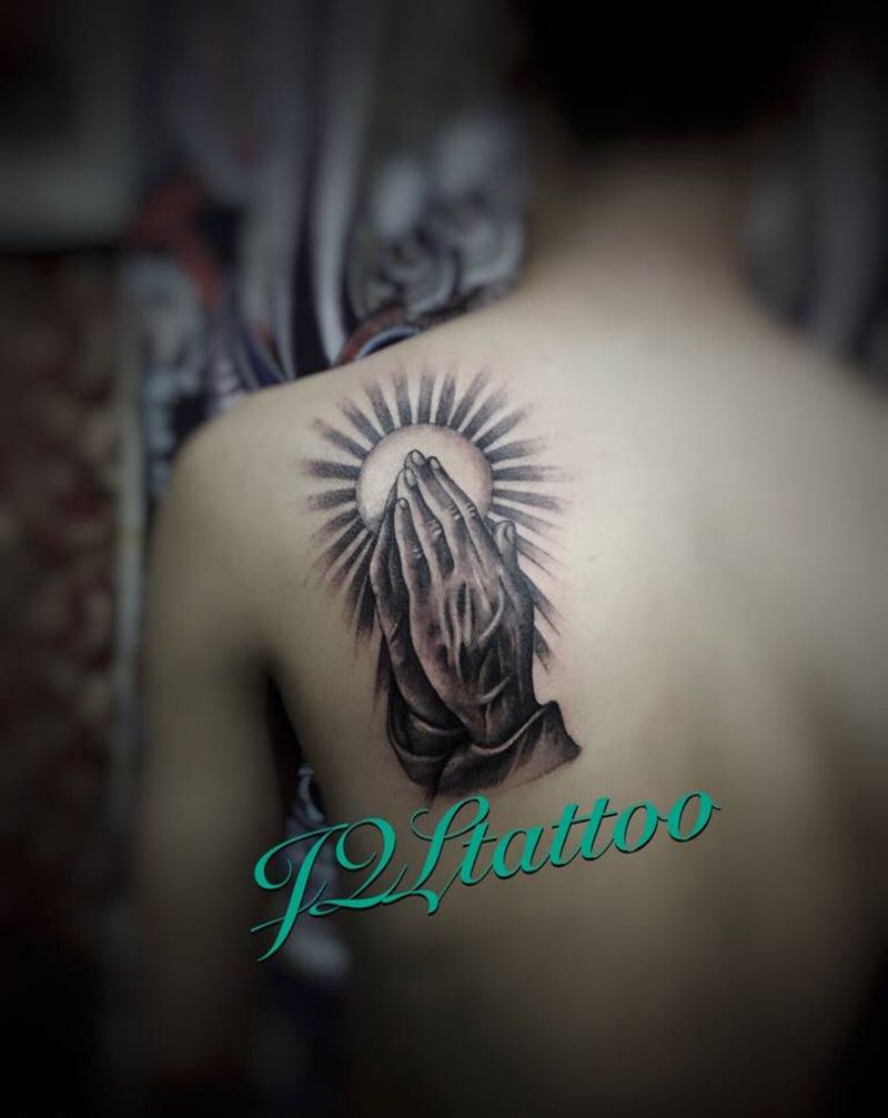 祈祷纹身图片_成品肩部写实人物纹身图案