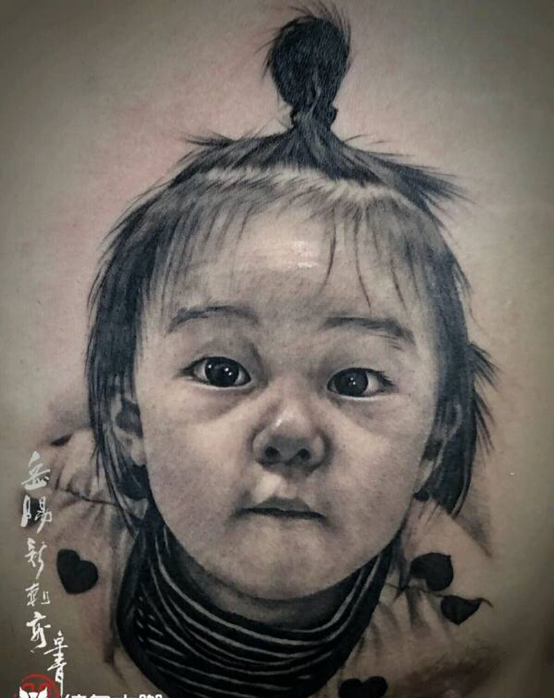 孩子肖像纹身图片_胸部欧美写实肖像纹身图案