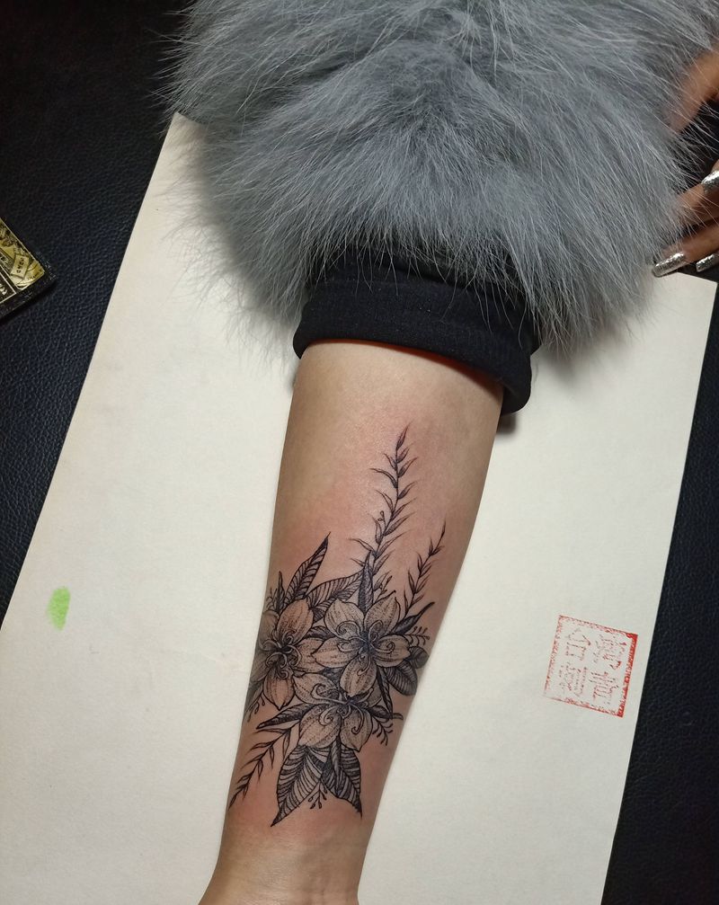 素花纹身图片_手臂纹身图案