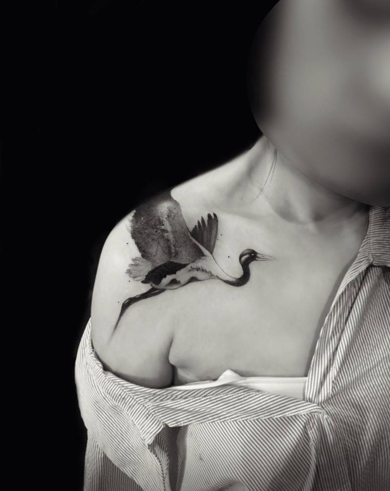 遮盖纹身图片_颈部胸部欧美写实纹身图案