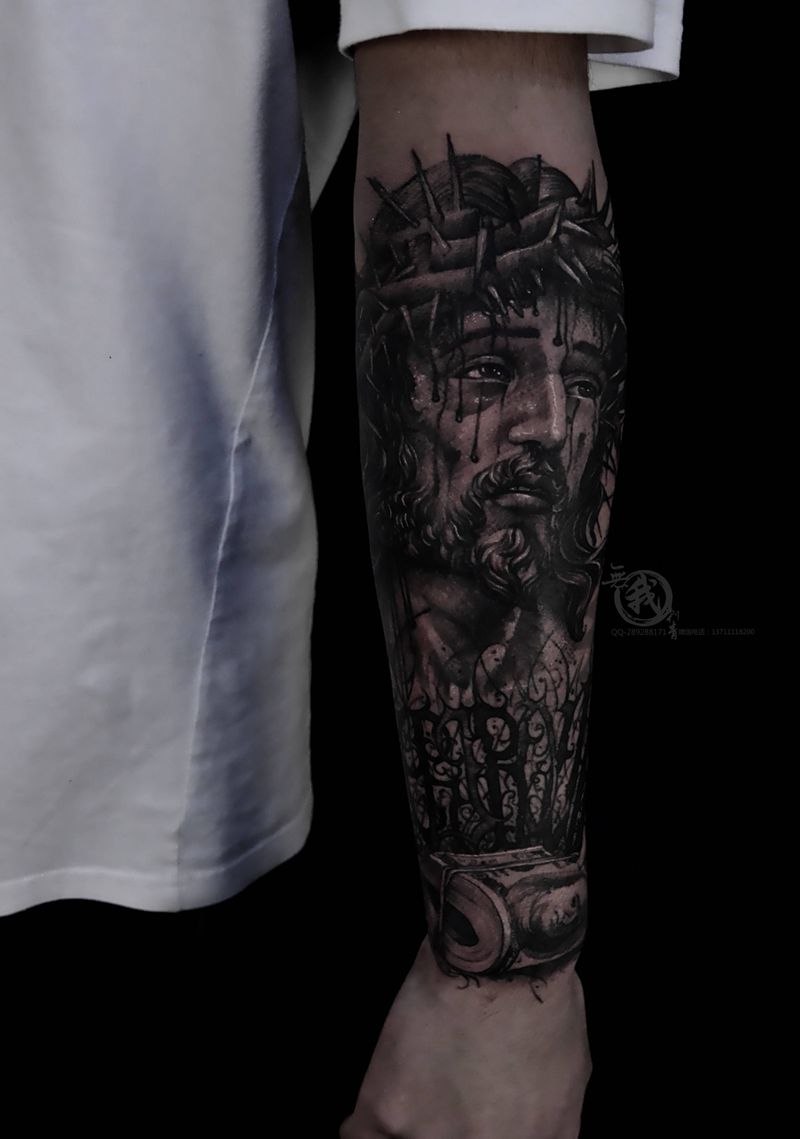 耶稣纹身图片_手臂手部欧美写实花体字纹身图案