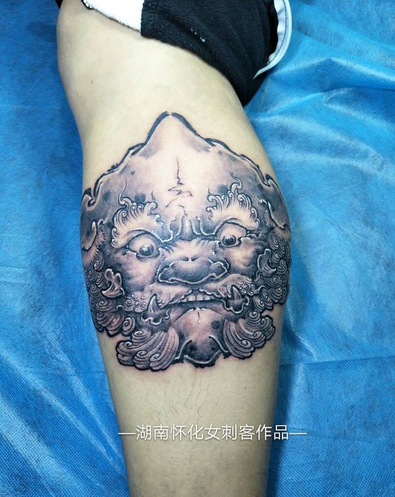 唐狮纹身图片_腿部传统动物纹身图案