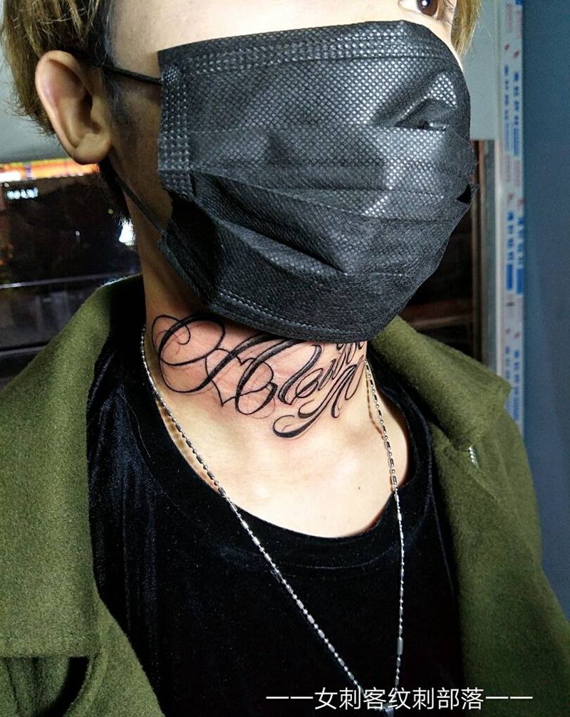 花体纹身图片_颈部欧美字符花体纹身图案